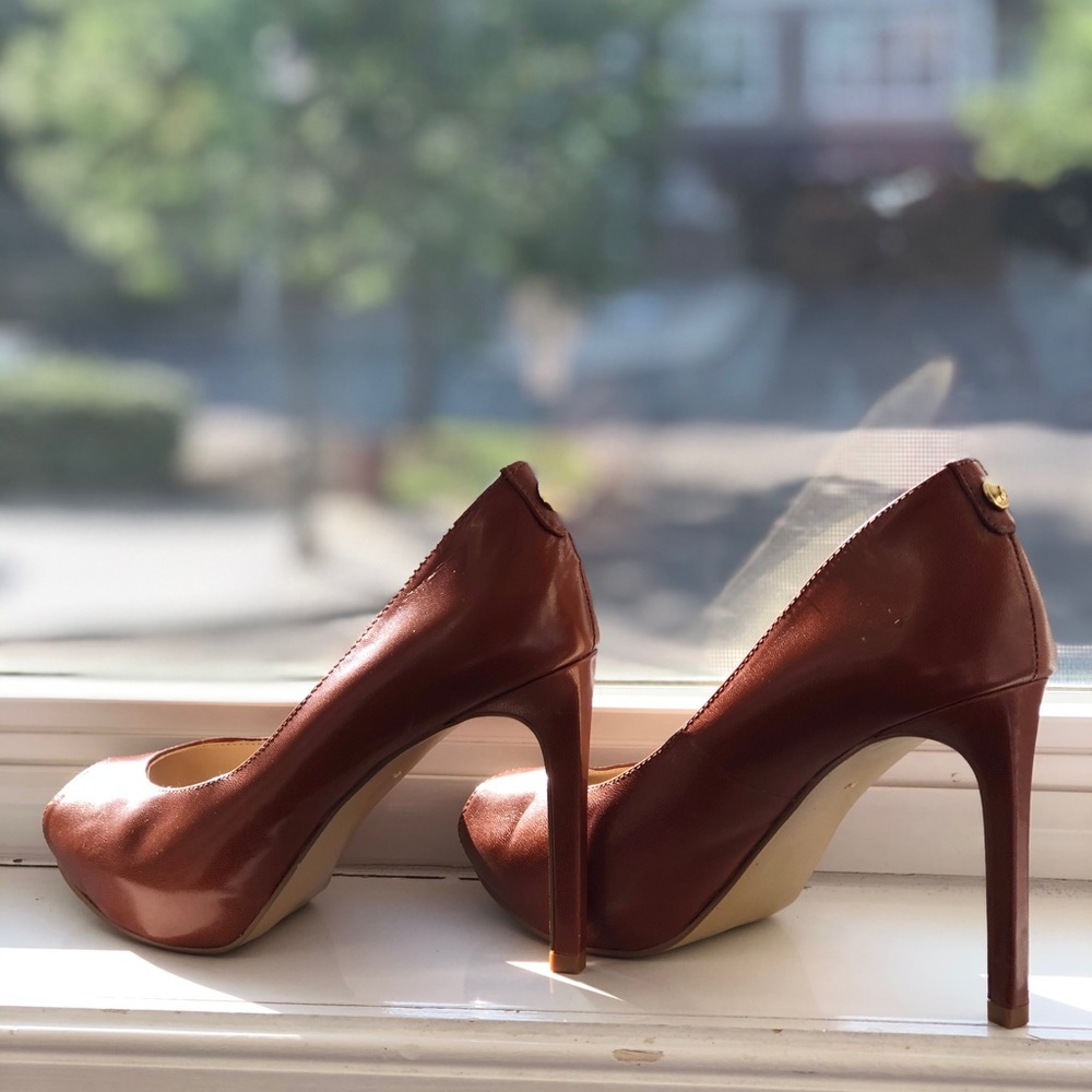 Guess peep toe heels SIZE 6